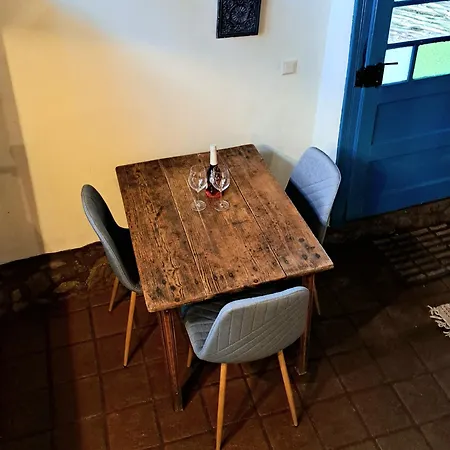 Casa Stramba * Zece Hotare