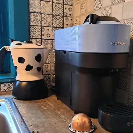 Casa Stramba * Zece Hotare